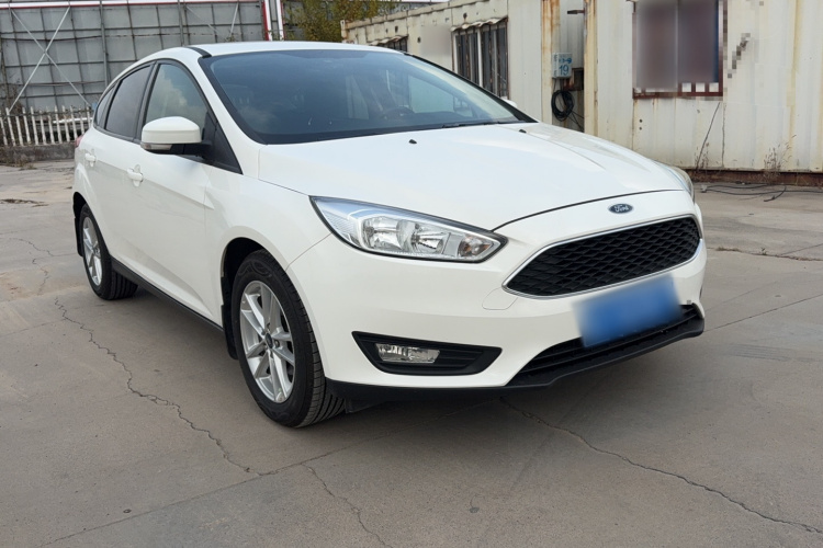 福特 福克斯 2018款 两厢经典 1.6L 自动风尚型智行版车身外观6002