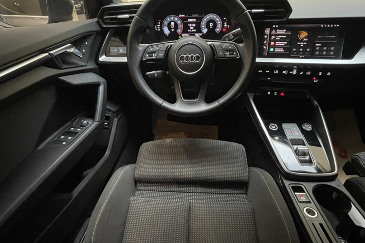 奥迪A3 2021款 A3L Limousine 35 TFSI 进取运动型中控内饰7001