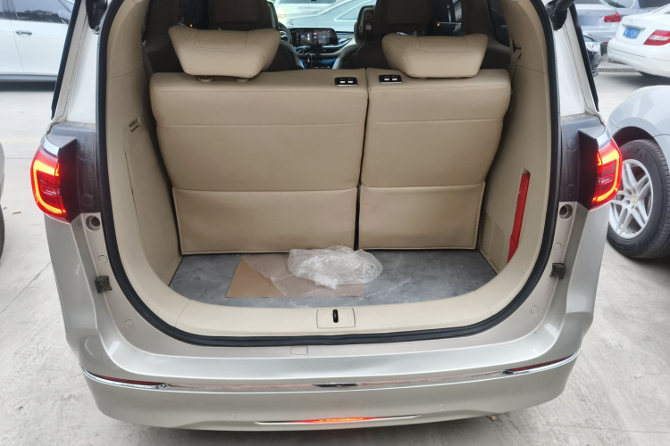 别克GL8 2022款 ES陆尊 653T 尊享型机舱底盘23