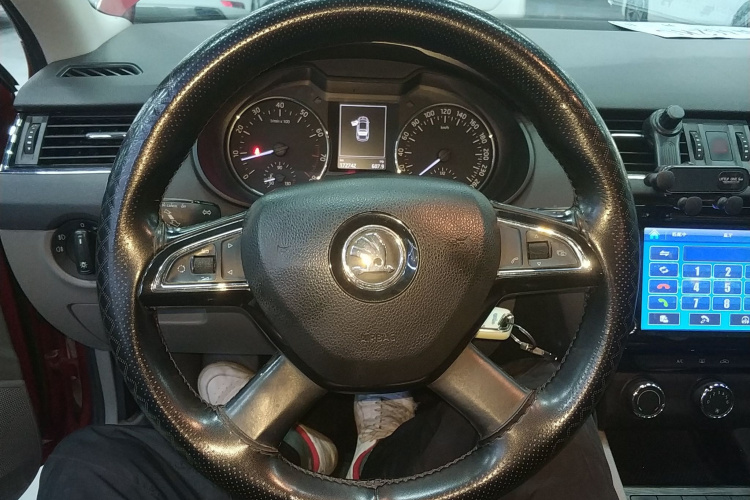 斯柯达 明锐 2015款 1.4TSI 手动逸俊版中控内饰13