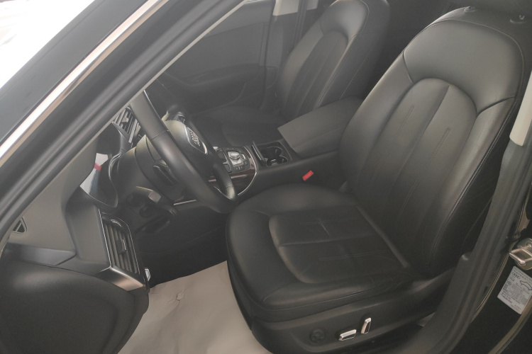 奥迪A6L 2017款 30 FSI 舒适型中控内饰19