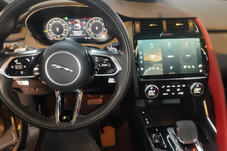 捷豹E-PACE 2024款 进取运动版 R-DYNAMIC S中控内饰7002