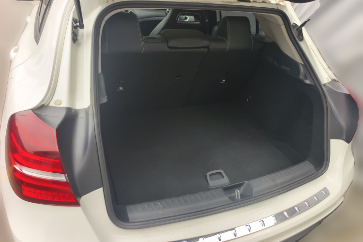 奔驰GLA 2018款 GLA 220 4MATIC 运动型局部细节23