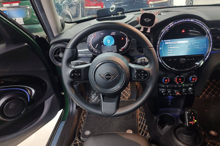 MINI 2023款 1.5T COOPER 艺术家 五门版中控内饰13