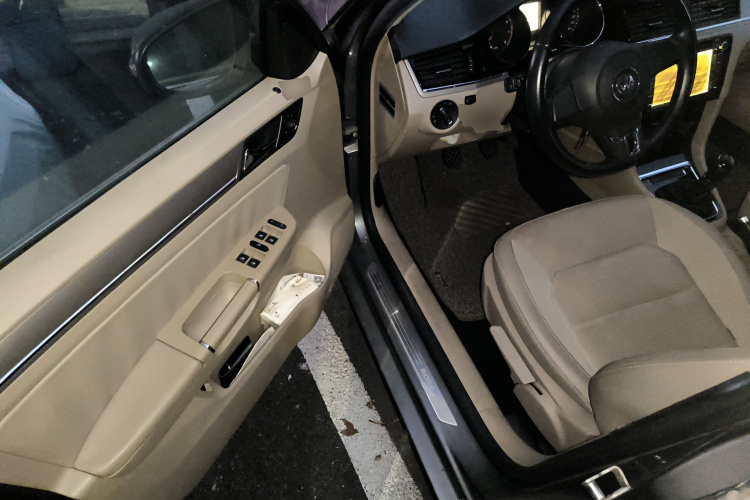 大众 宝来 2014款 1.6L 手动舒适型中控内饰20