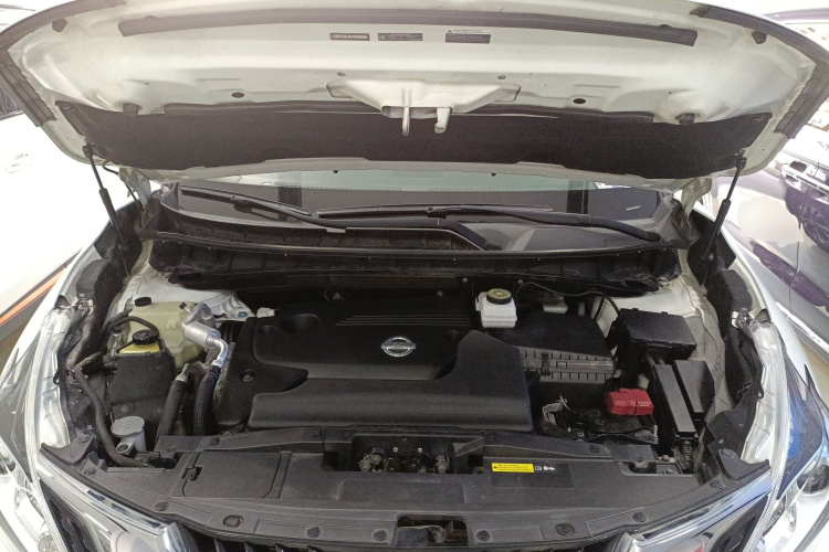 日产 楼兰 2017款 2.5L XL 两驱智尚版机舱底盘24