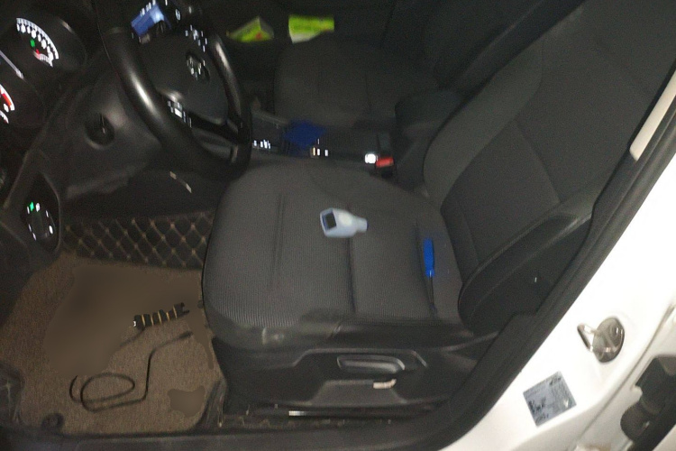 大众 高尔夫 2018款 1.6L 自动舒适型中控内饰19