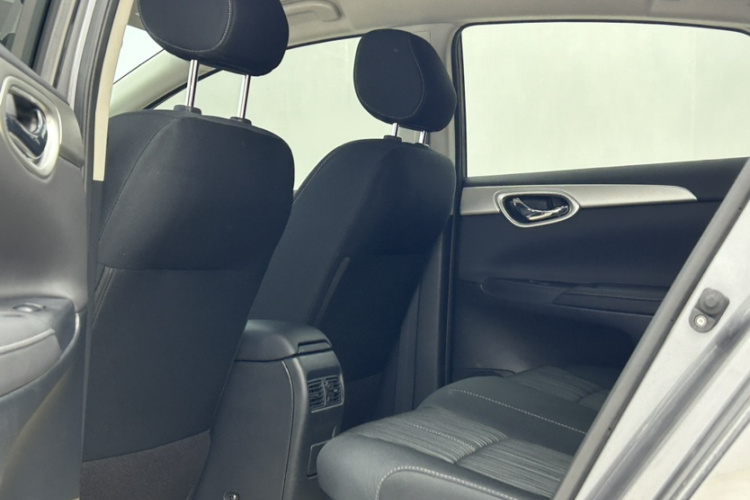 日产 轩逸 2022款 经典 1.6XE CVT舒适版中控内饰7003