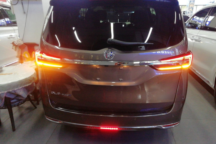 别克GL8 2022款 陆上公务舱 652T 豪华型车身外观6