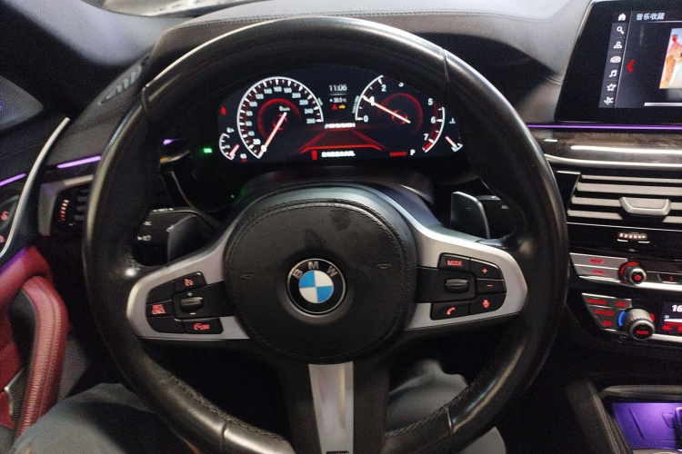 宝马5系 2019款 530Li 尊享型 M运动套装局部细节13