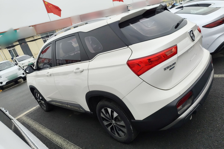 宝骏530 2021款 全球车周年纪念版 1.5T 手动尊贵型 6座车身外观4