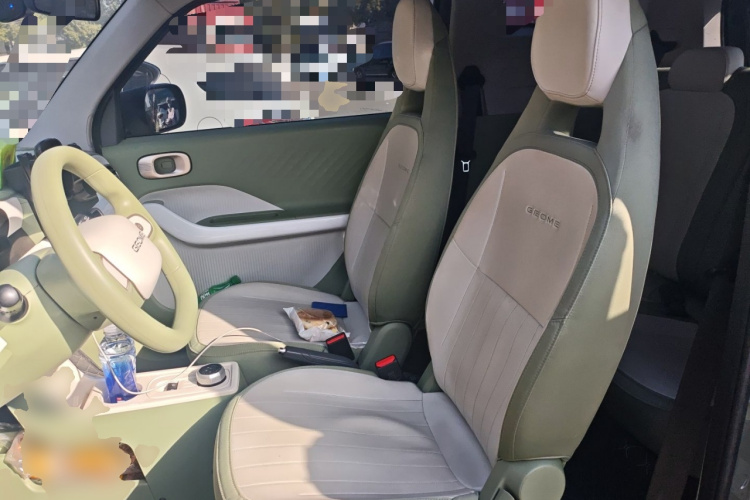 吉利银河 2025款 210km 熊猫骑士中控内饰19