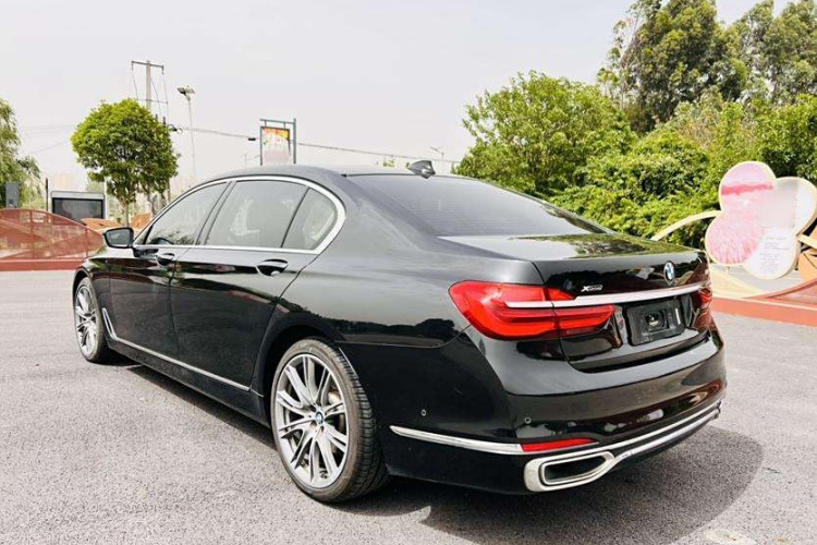 宝马7系 2017款 740Li xDrive 豪华型车身外观6005