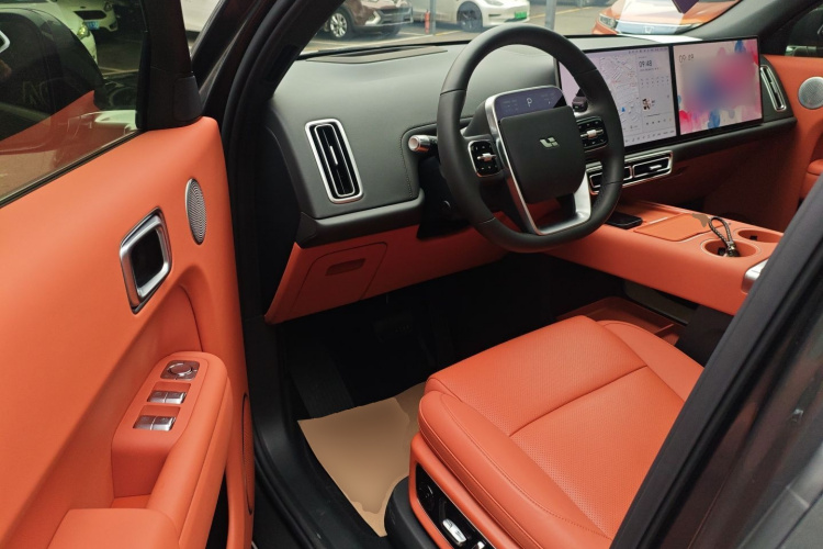 理想汽车 理想L8 2025款 Max 智能焕新版中控内饰7003