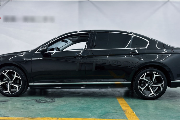 大众 迈腾 2023款 200万辆纪念版 330TSI DSG领先型车身外观6003