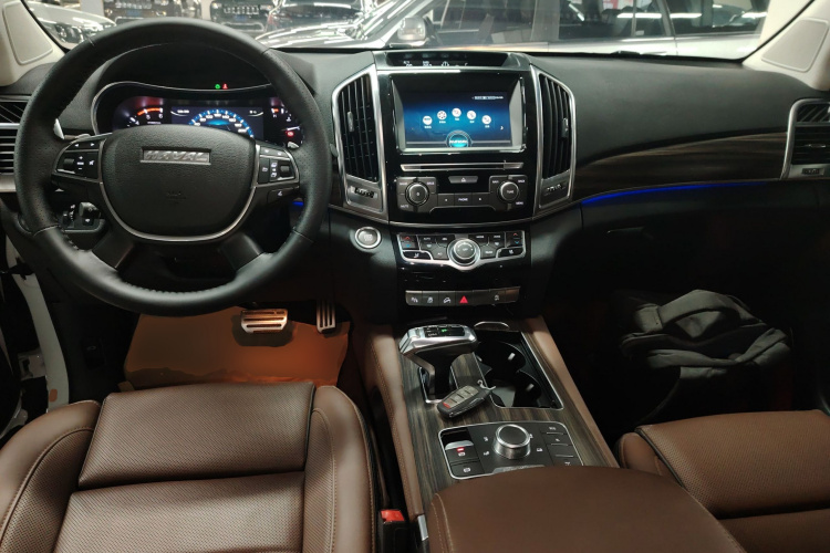 哈弗H9 2017款 2.0T 柴油四驱尊享型 5座中控内饰12