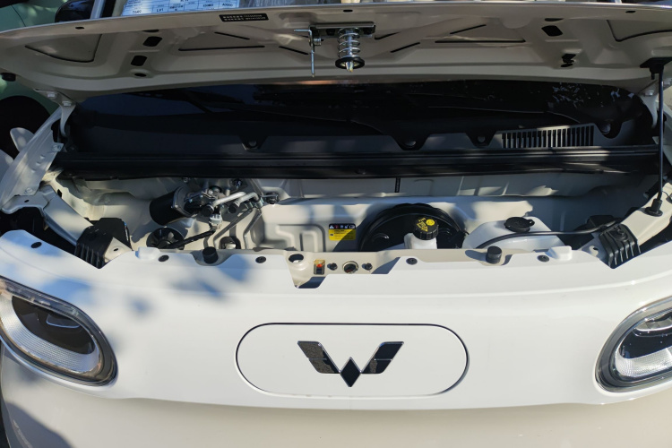 五菱汽车 宏光MINIEV 2024款 第三代 215km 青春版机舱底盘24