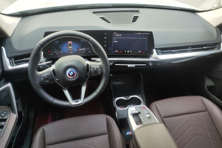 宝马iX1 2023款 eDrive25L X设计套装中控内饰12