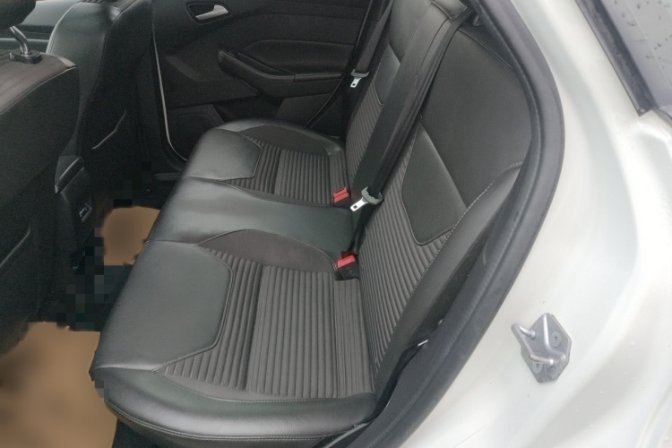 福特 福克斯 2018款 两厢经典 1.6L 自动风尚型智行版中控内饰7004