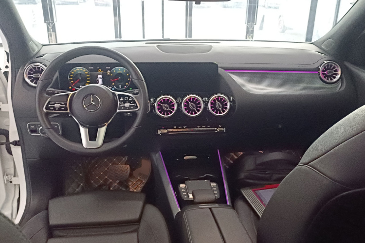 奔驰GLA 2023款 GLA 220中控内饰12