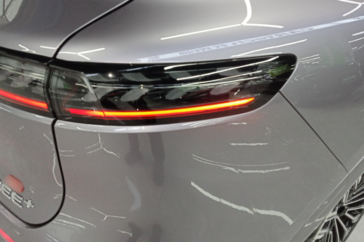 岚图汽车 岚图FREE 2025款 FREE+ 四驱乾崑版车身外观9