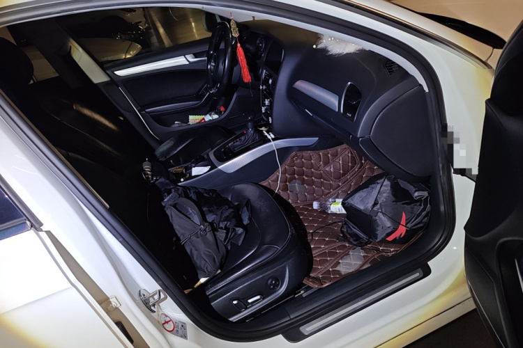 奥迪A4L 2015款 35 TFSI 自动标准型局部细节9005