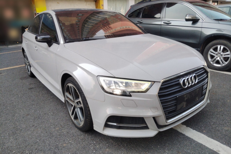 奥迪A3 2018款 30周年年型 Limousine 35 TFSI 运动型车身外观3