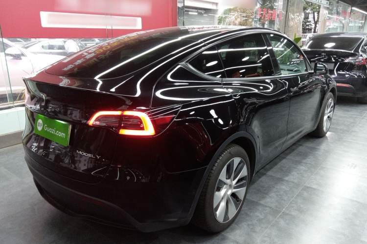 特斯拉 Model Y 2022款 改款 后轮驱动版车身外观7