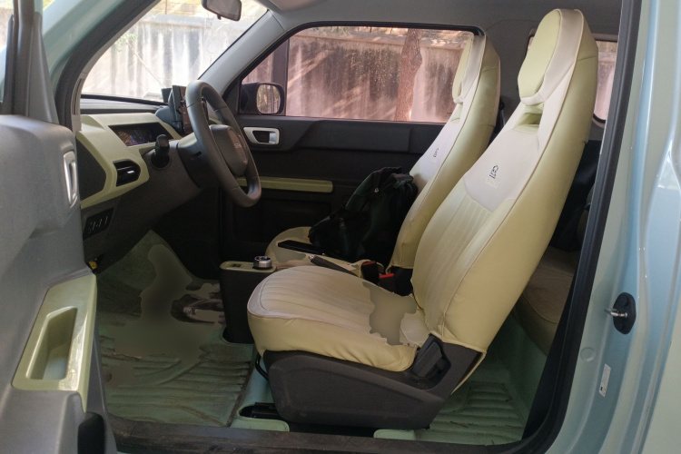 吉利银河 2023款 熊猫mini 120km 萌萌熊中控内饰20