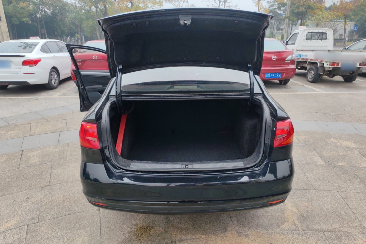 大众 宝来 2016款 1.6L 手动时尚型机舱底盘23