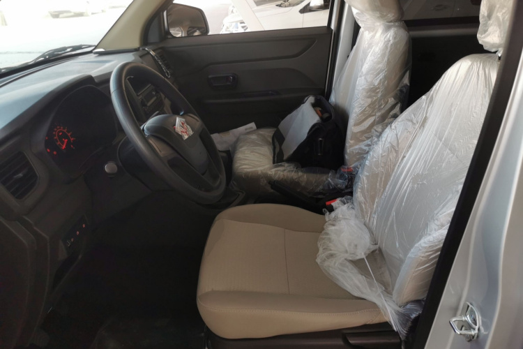 五菱汽车 五菱宏光V 2022款 1.5L劲取版电动助力LAR中控内饰19