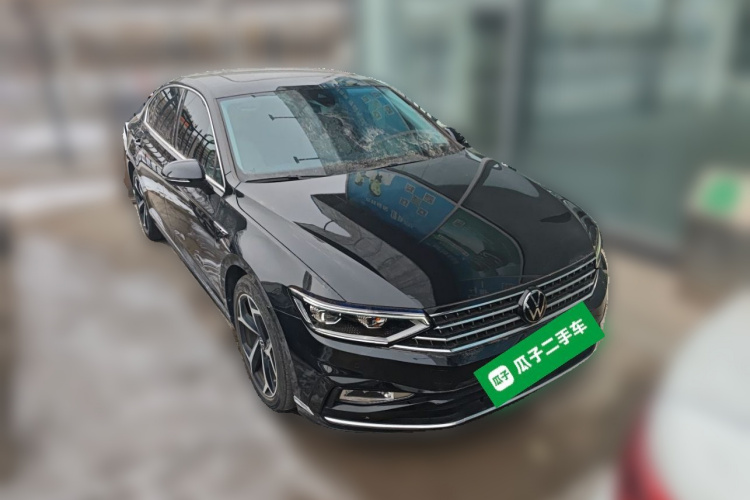 大众 迈腾 2023款 200万辆纪念版 330TSI DSG豪华型车身外观3