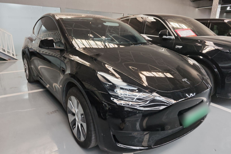 特斯拉 Model Y 2022款 改款 后轮驱动版车身外观3