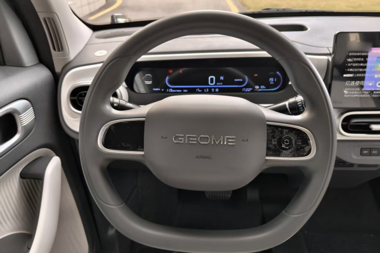 吉利银河 2025款 210km 熊猫卡丁中控内饰13