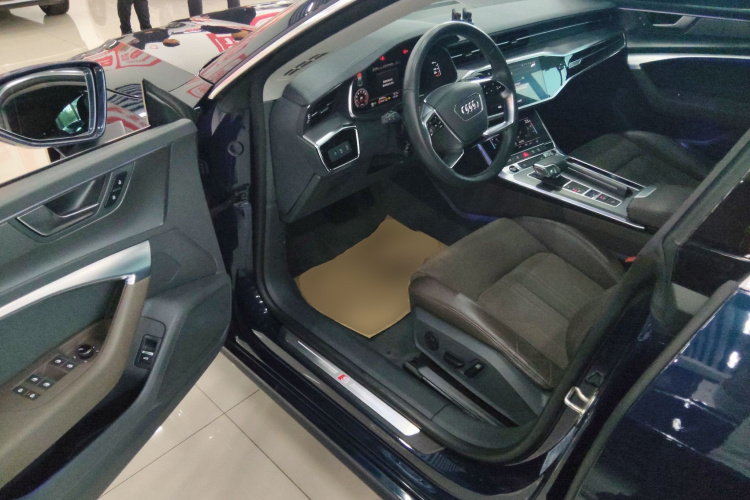 奥迪A7L 2022款 45 TFSI S-line 筑梦未来版中控内饰7003