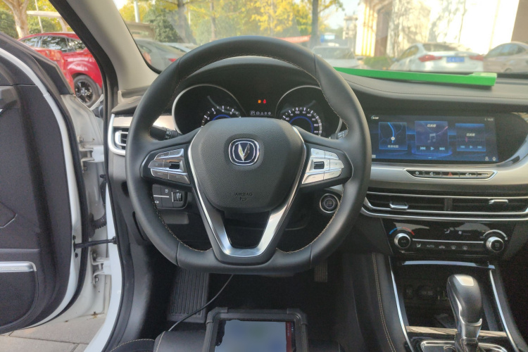 长安 逸动 2019款 高能版 1.6L GDI 自动先锋型 国VI中控内饰13