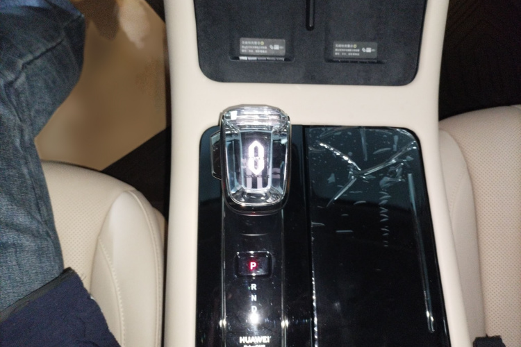 鸿蒙智行 问界M7 2024款 1.5T 后驱Plus版 5座局部细节18