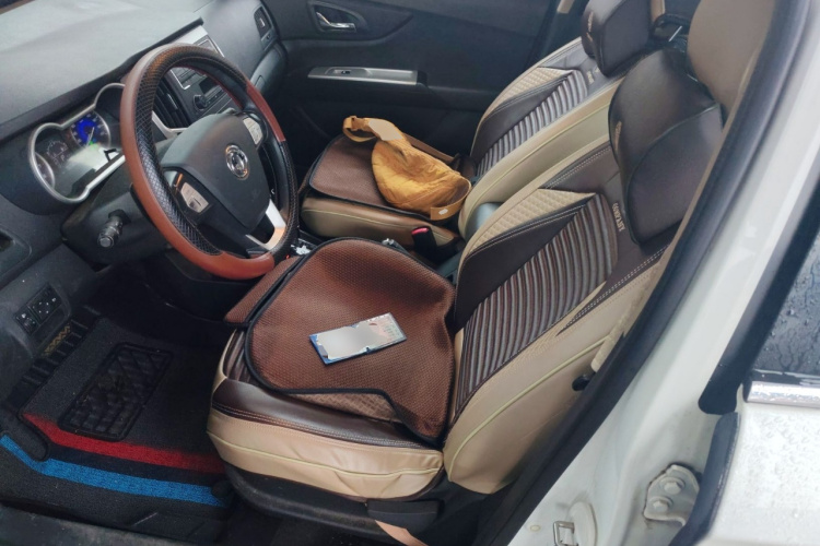 东风风神AX3 2016款 1.5L 自动尚酷型中控内饰19