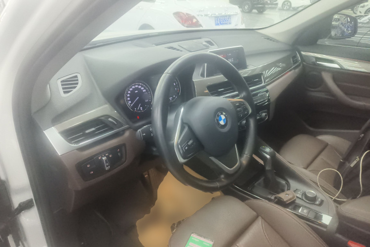 宝马X1 2019款 sDrive18Li 尊享型中控内饰12