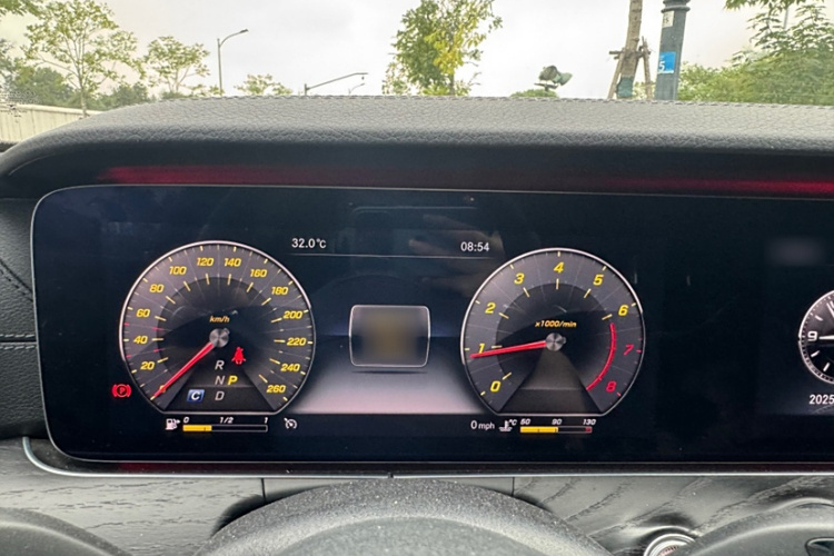 奔驰E级 2020款 E 300 L 运动时尚型中控内饰7003