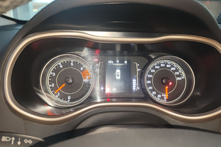 Jeep 自由光 2016款 2.4L 领先版局部细节14