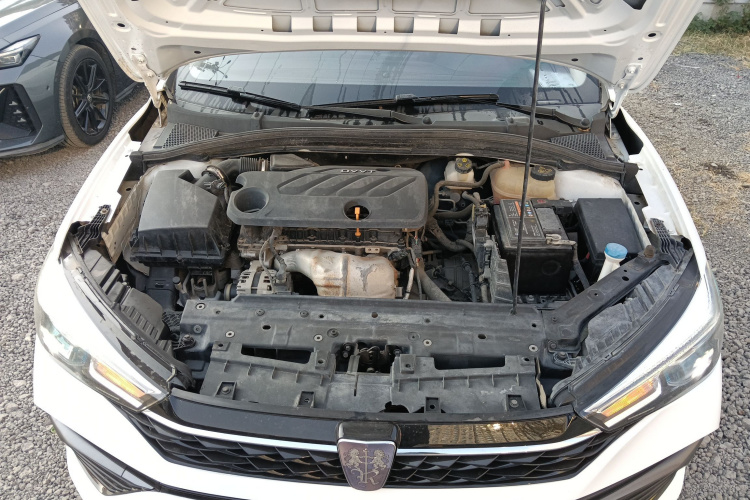 荣威i5 2021款 1.5L CVT钻石版机舱底盘24