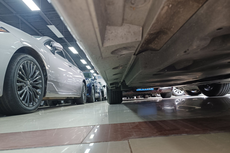 丰田 亚洲龙 2023款 双擎 2.5L 豪华版局部细节9001