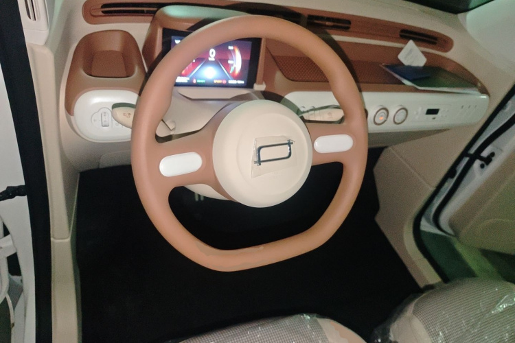 奔腾小马 2026款 222km 炫彩马中控内饰13