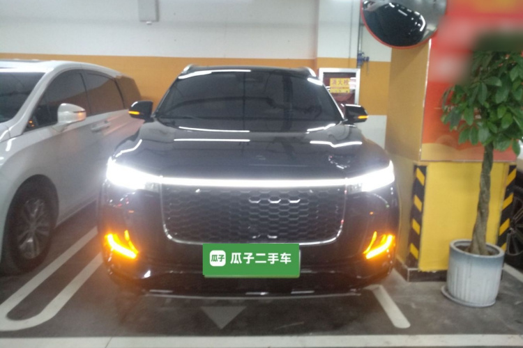 理想汽车 理想ONE 2021款 增程6座版车身外观2