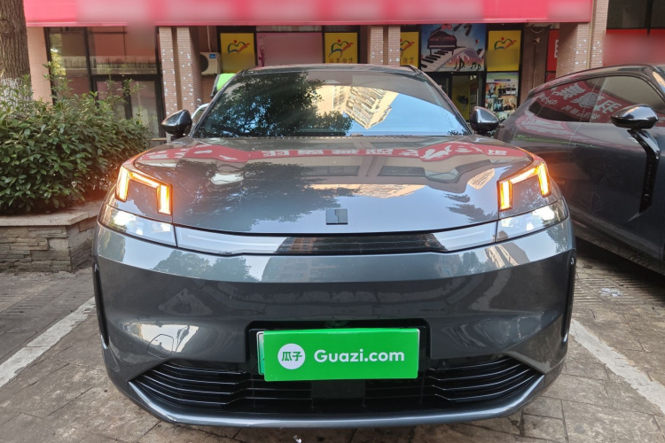 领克08 EM-P 2023款 120km 长续航Halo车身外观2