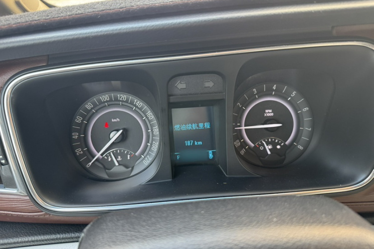 别克GL8 2017款 25S 豪华型 国V中控内饰7012