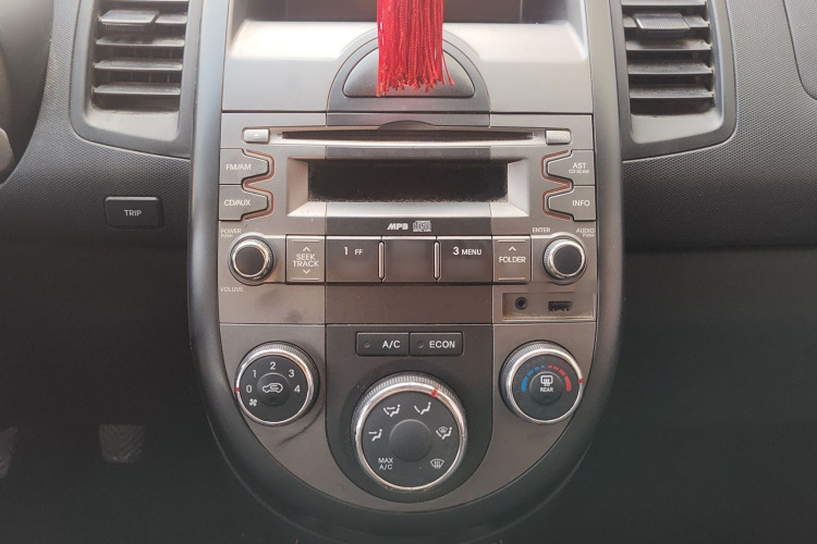 起亚 秀尔 2013款 1.6L MT GL中控内饰7006