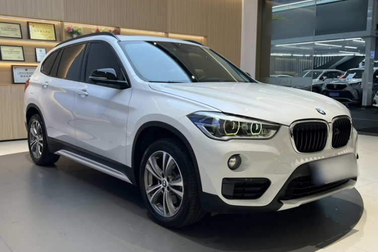 宝马X1 2019款 xDrive20Li 尊享型车身外观6004