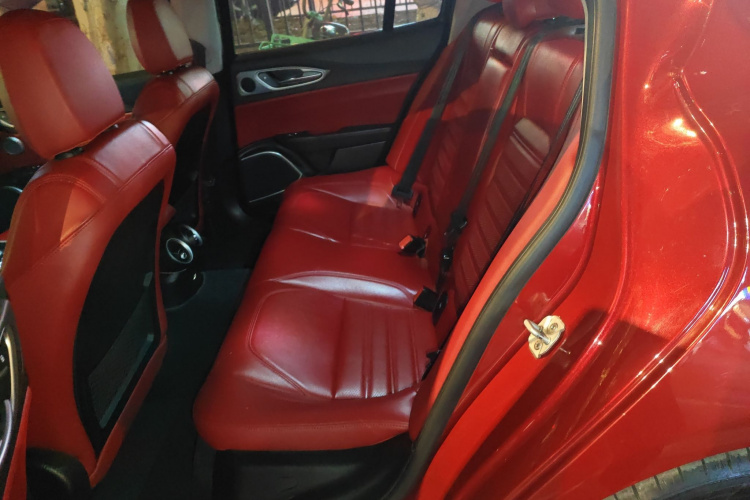 阿尔法·罗密欧 Giulia朱丽叶 2017款 2.0T 280HP Milano限量版中控内饰21